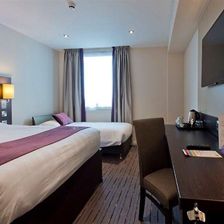 Premier Inn London Бромли Екстериор снимка