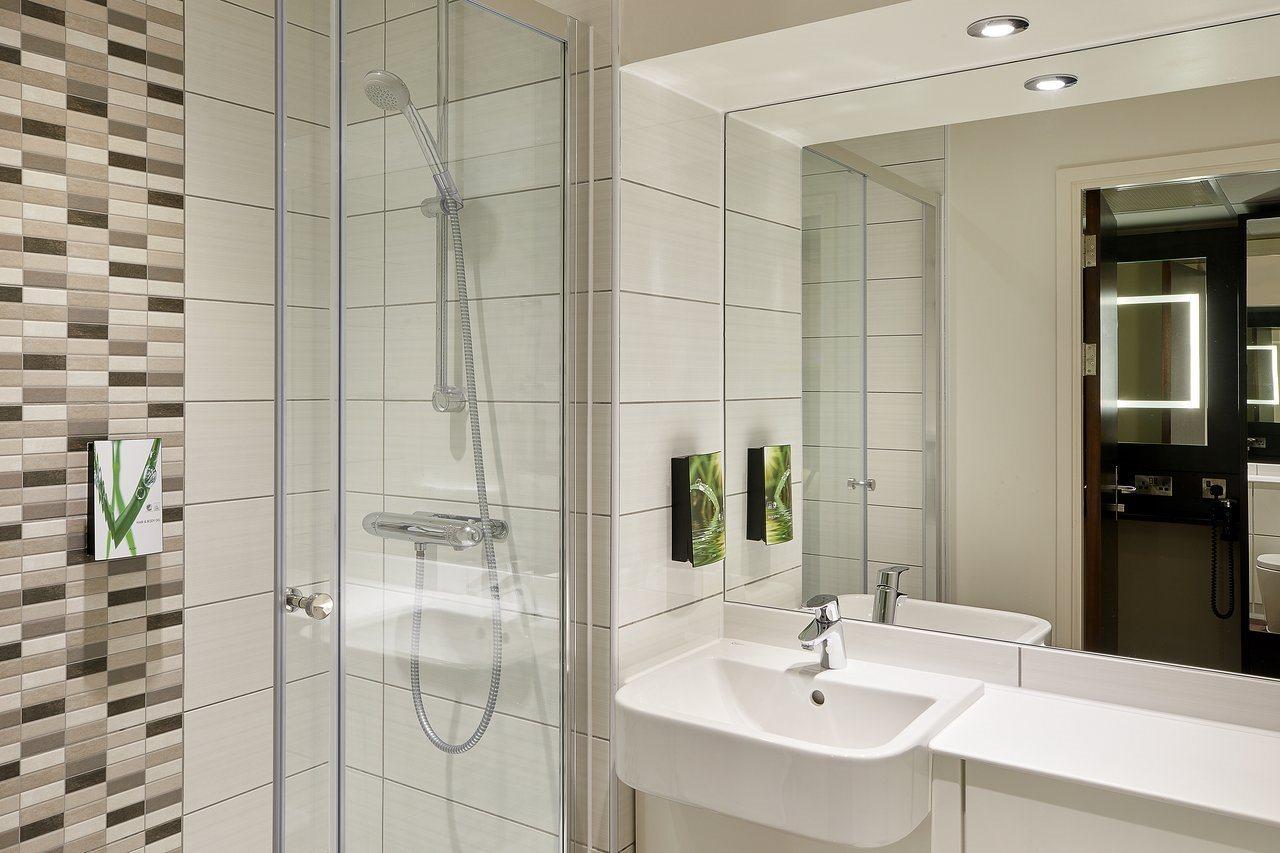 Premier Inn London Бромли Екстериор снимка