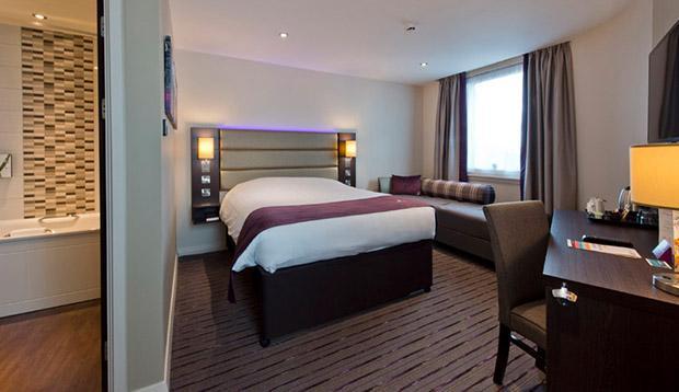 Premier Inn London Бромли Екстериор снимка