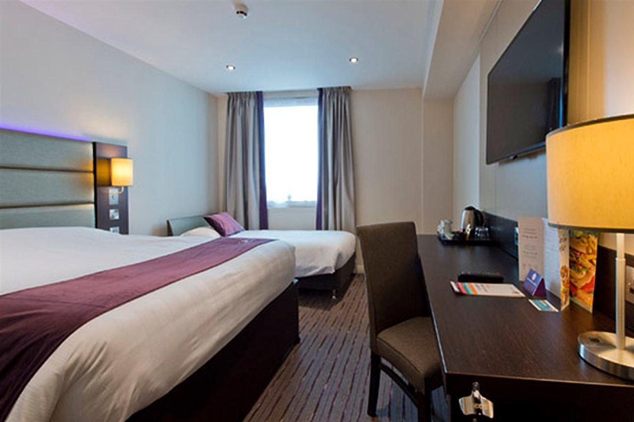 Premier Inn London Бромли Екстериор снимка