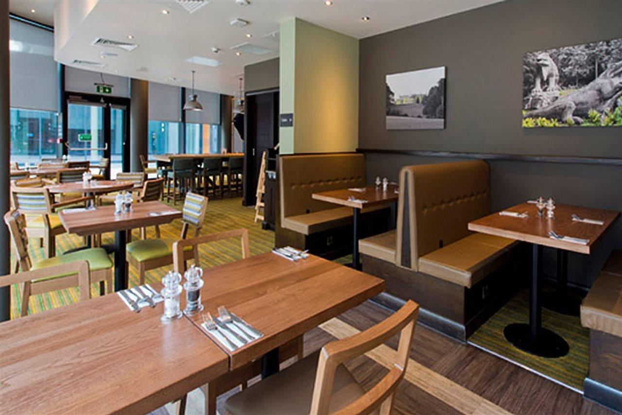 Premier Inn London Бромли Екстериор снимка